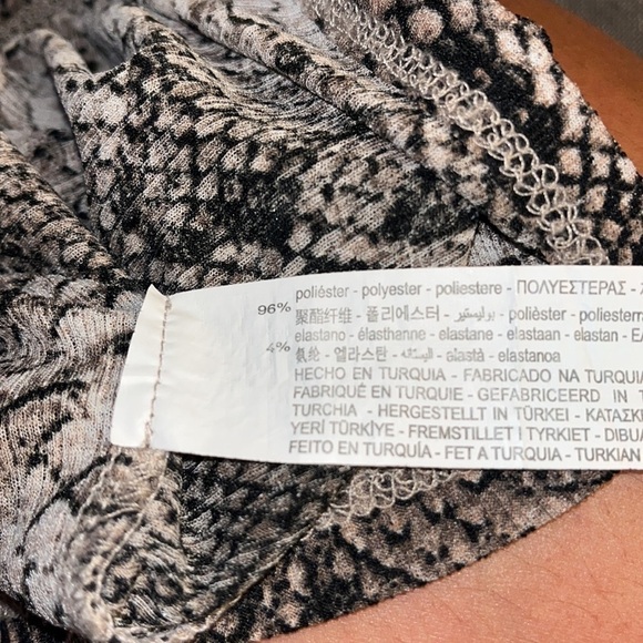 Zara TRE Snakeskin Print
Crop Top NWT Size Medium - Picture 7 of 7